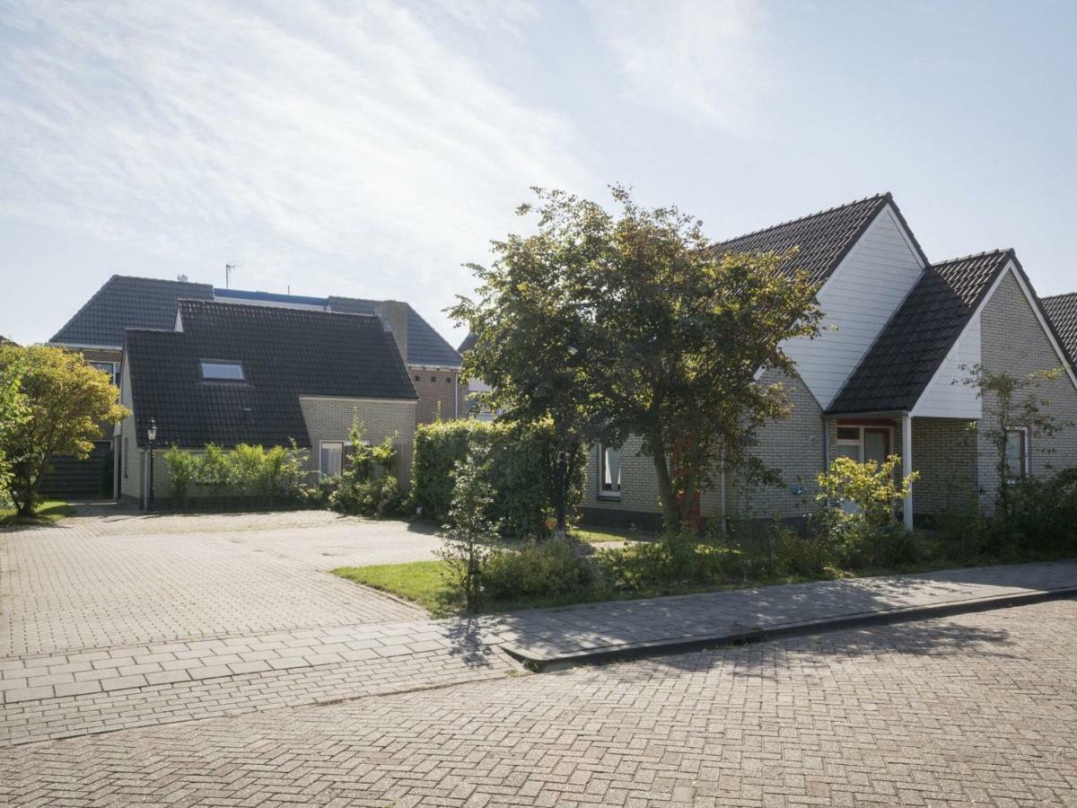 Spacious Bungalow In The Cosy Village De Cocksdorp  Extérieur photo